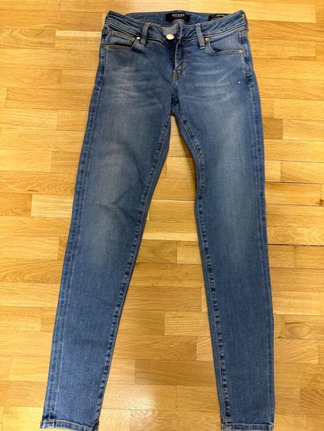 Damske džínsy, 24