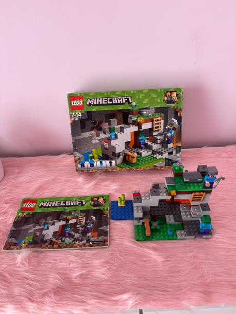 Lego minecraft 21141 jaskyňa so zombie, 