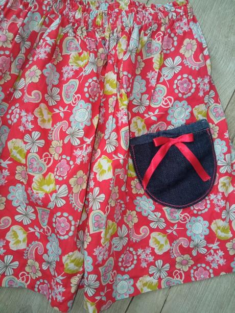 Dievčenská kvetovaná sukňa s vreckom (122), 122