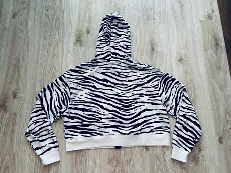 Štýlová mikina značky nike, pc 80 eur, nike