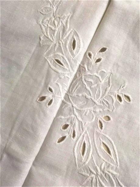 Starý batistový obrus, 