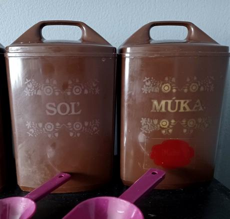 3x nádoba na múku,soľ, 