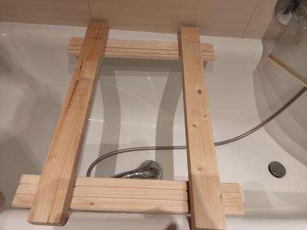 Stojan na vanicku do vane, 