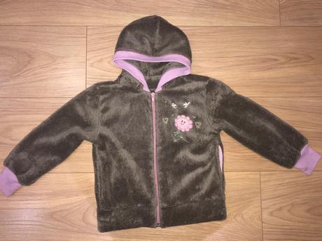 Chlpatá mikina, 104