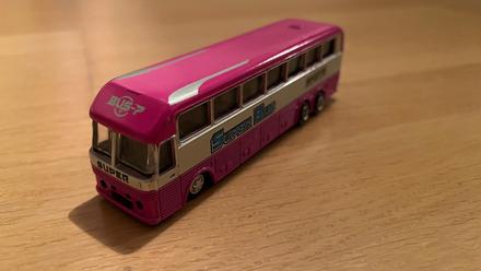 Kovový autobus so zvukovým a svetelným efektom, 