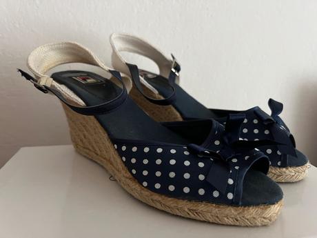 Rozkosne 37 bodkovane bodky sandalky sandale, fila,37