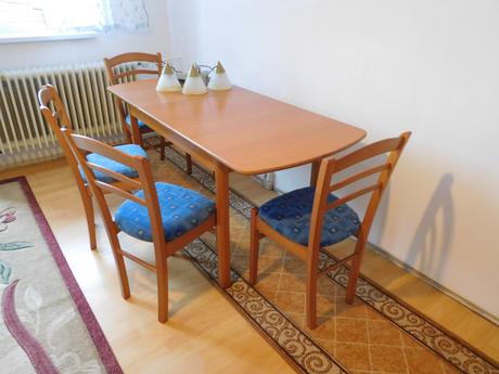 Kuchynský stol +4 x stolička+behúň + luster,