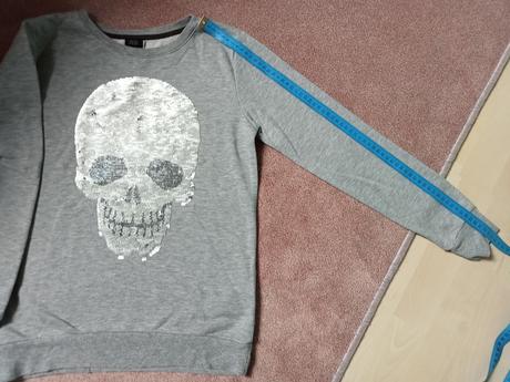 Mikina s meniacou sa lebkou, chapter young,152