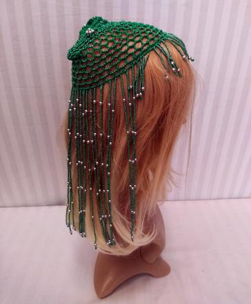 Zelená korálková čiapka, strieborné korálky, 
