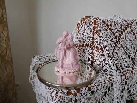 Dáma s pánom ružový porcelán soška, 