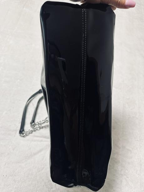 Veľká lakovaná mäkká kabelka zn. versace jeans, versace