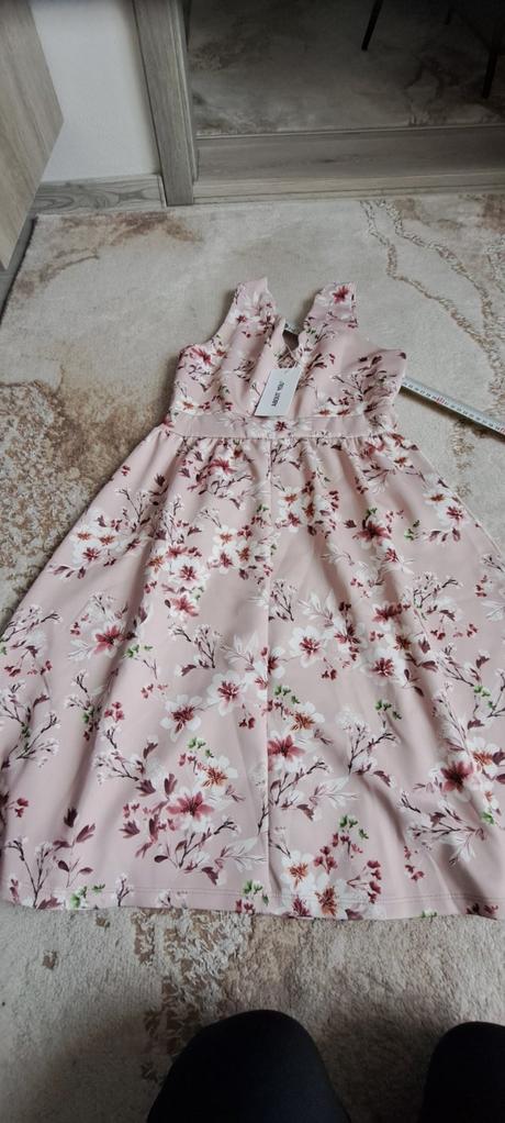 Krasne saty s kvetmi, 38