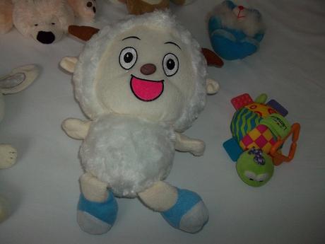 Hračky - látkové, plyšové a aj na zavesenie, 