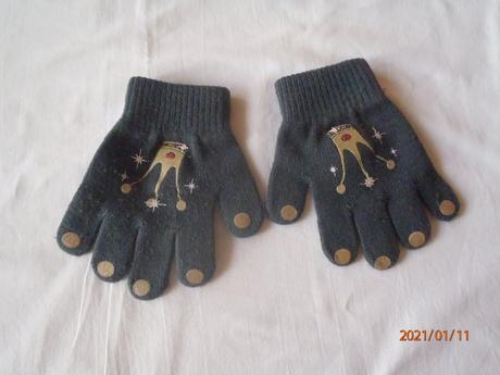 Modré rukavičky, 56