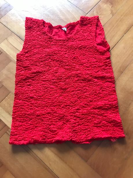 Červený elastický top s volánovým efektom, s