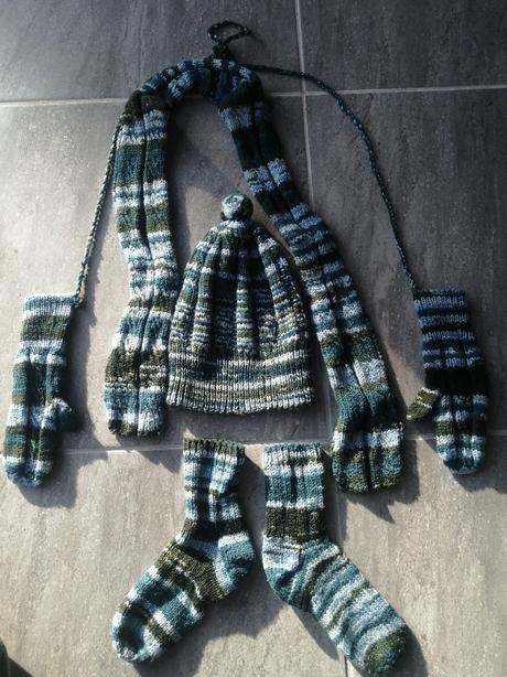 Ručne pletený set na cca 1-3ročné dieťa (3 zimy), 80