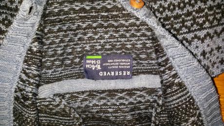 Neposkodeny svetrik, reserved,164