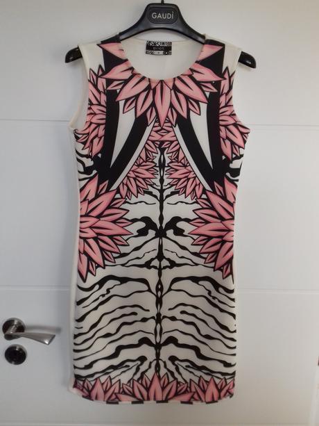 Obtiahnuté mini šaty pilot, m