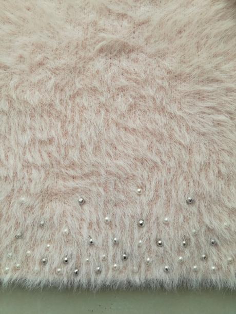 Pulover s perlickami, 128