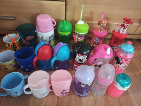 Fľašky a poháriky,