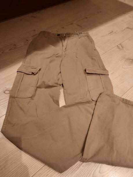 Kapsáčové nohavice, 34