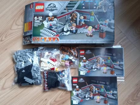 Lego útok velociraptora 75932,