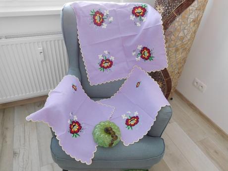 Fialový set obrusov ručne vyšívaný, 