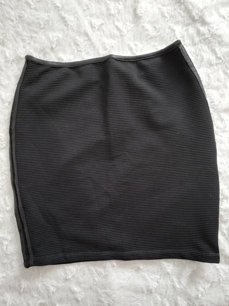 Čierna sexi sukňa, amisu,34