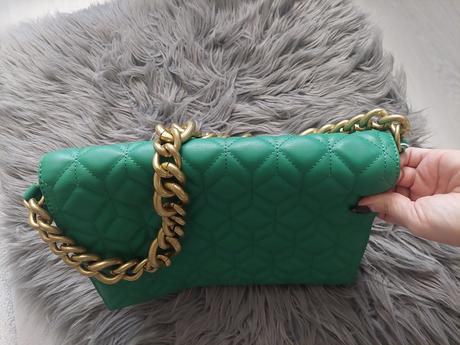 Kabelka s retiazkou, reserved