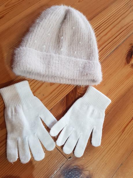 Čiapka s perličkami  a rukavice, 134