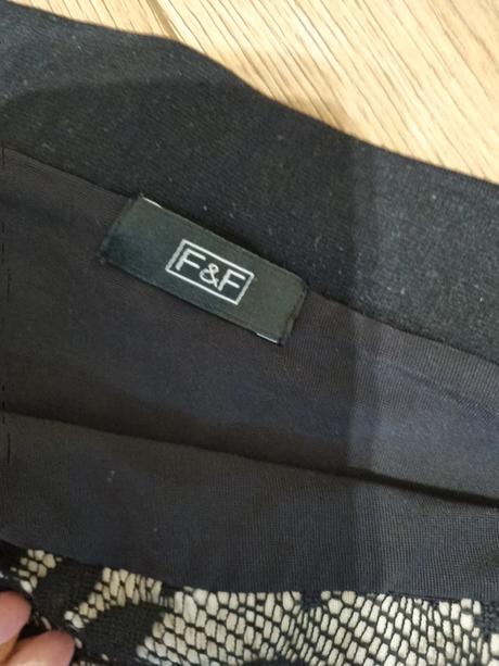 Čierna úplet.sukňa f&f s čipkou veľ. 40, f&f,40