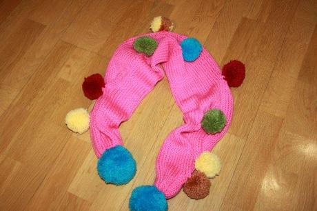 Šálik s brmbolcami, 