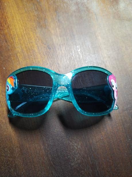 Okuliare  slnečné, 