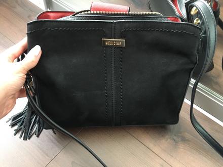 Crossbody kabelka, medicine