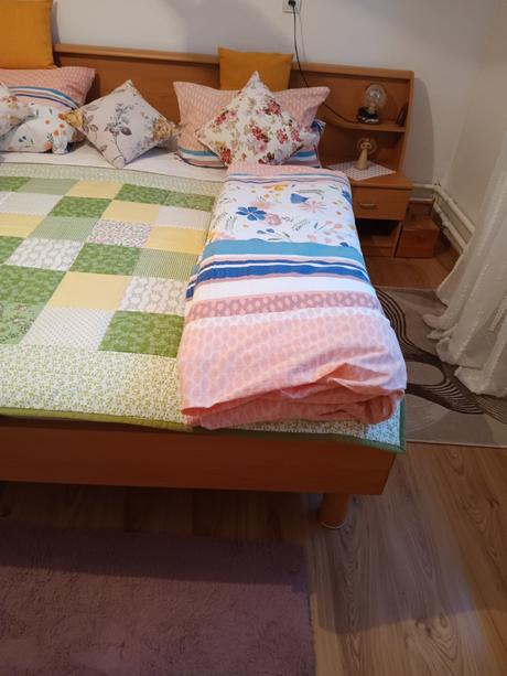 Predám manželskú postel, šírka (cm): 180,dĺžka (cm): 200