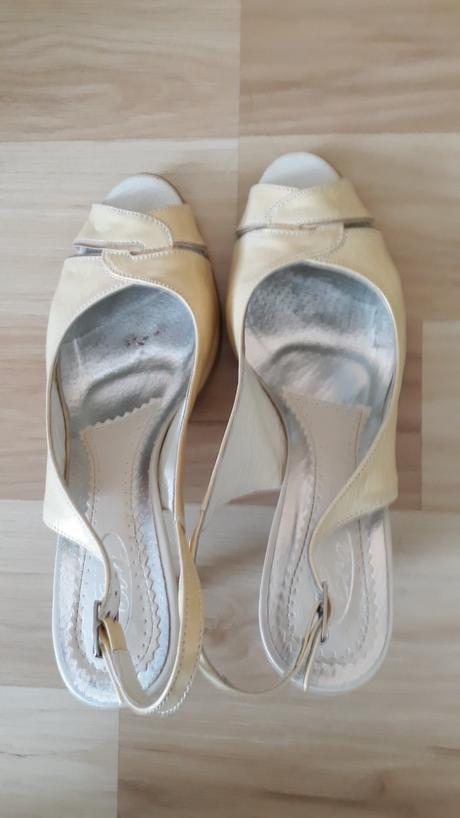 Zlate bezove kozene sandale v.39, 39