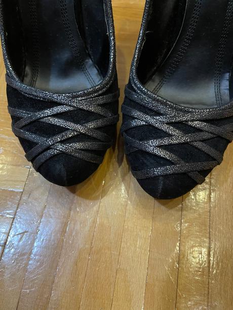 Elegantné čierne lodičky s trblietavým detailom, 38