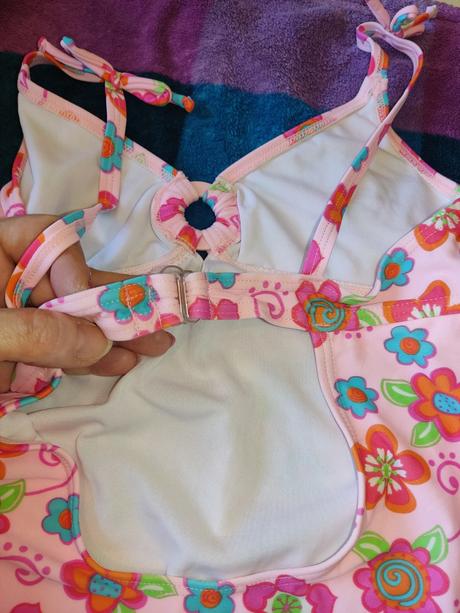 Nenosené plavky, 158