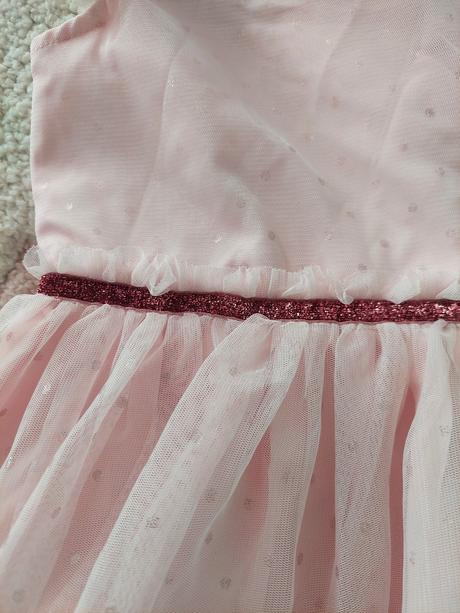 Krásne ruzove šaty, 104