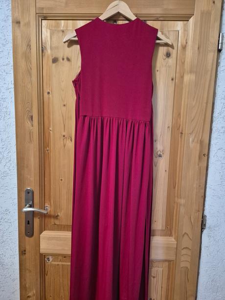 Červené spoločenské šaty, s