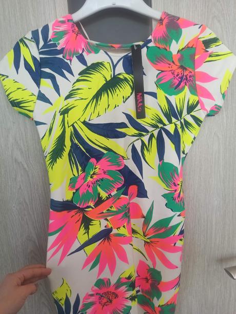 Krásne nové farebné šaty, l / m