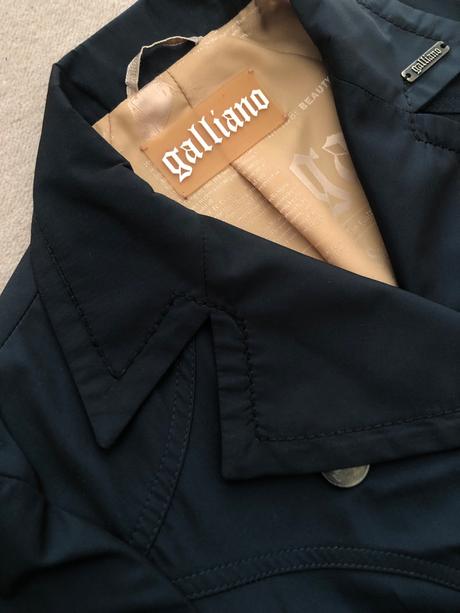 Galliano trenckot, s