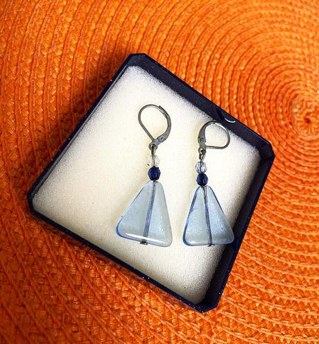 Modré priesvitné náušnice, 