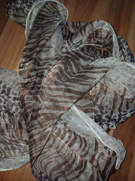 Tenký šál, tchibo