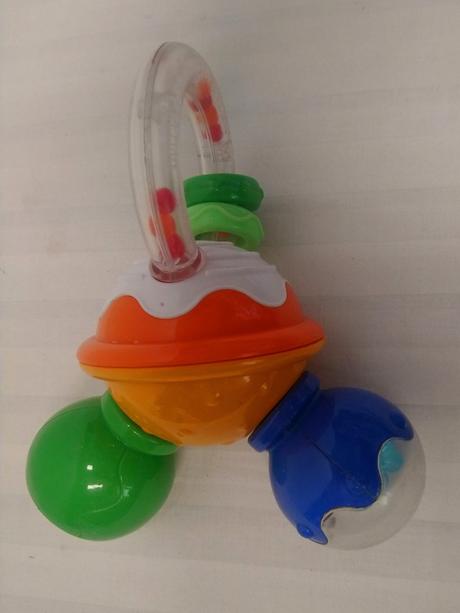 Chicco twist and turn rattle, krútiť a otáčať, 
