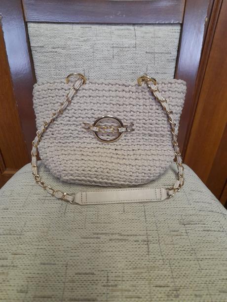 Háčkovaná kabelka, 