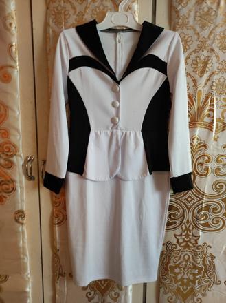 Kostýmové šaty peplum, 38