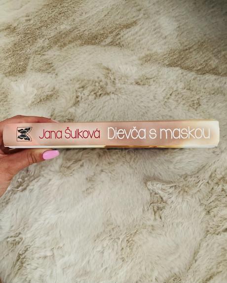 Kniha dievča s maskou,