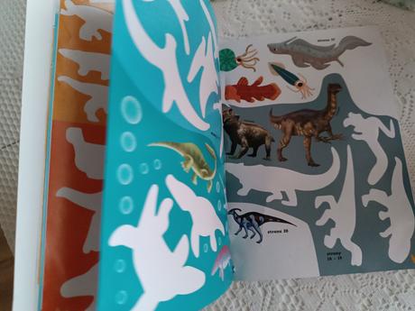 Veľká kniha nálepiek dinosaury, 