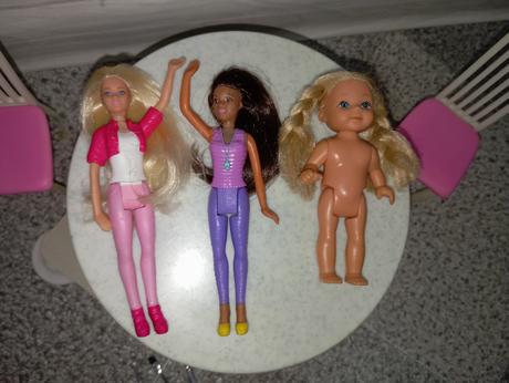 Barbie kuchynka stôl, stoličky, riadiky, 